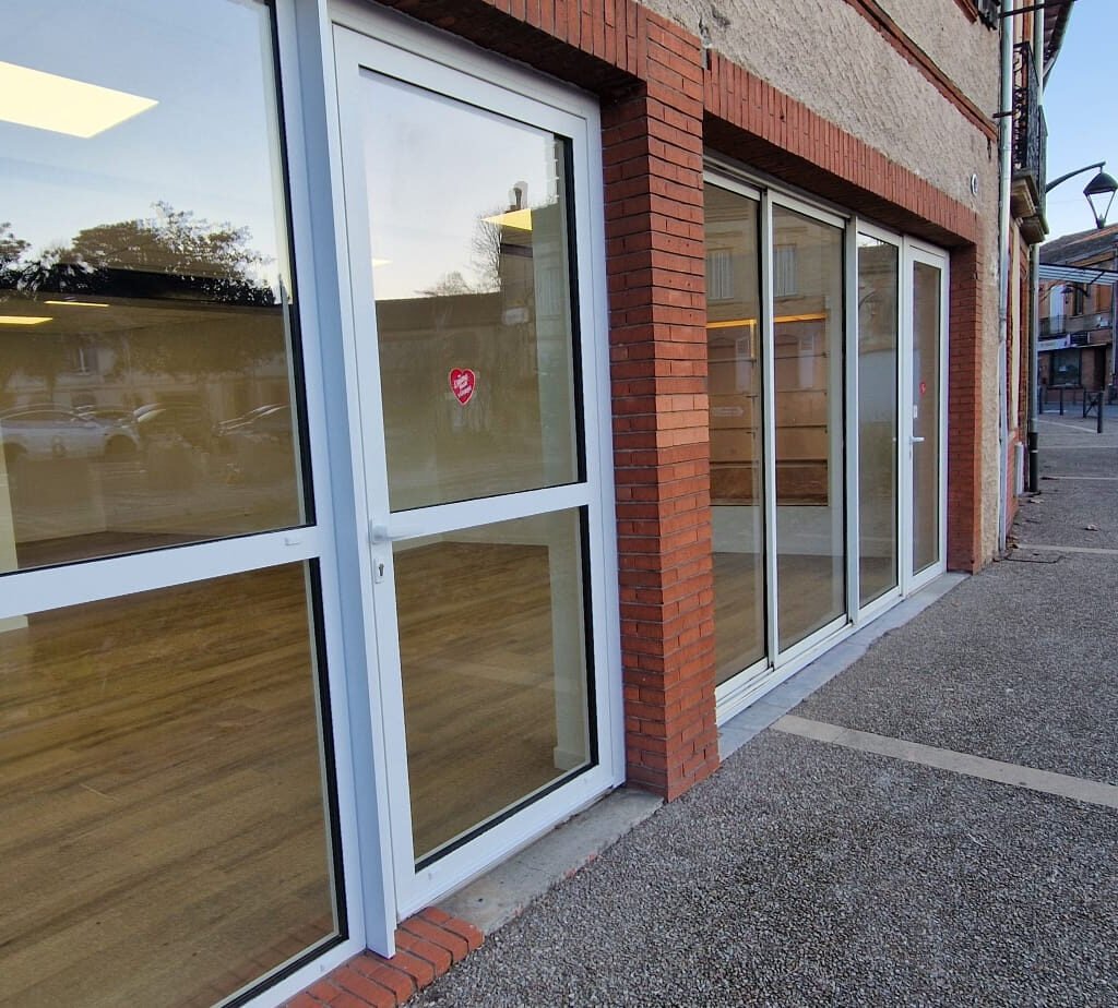 Local commercial / professionnel   60 m2   Emplacement strat