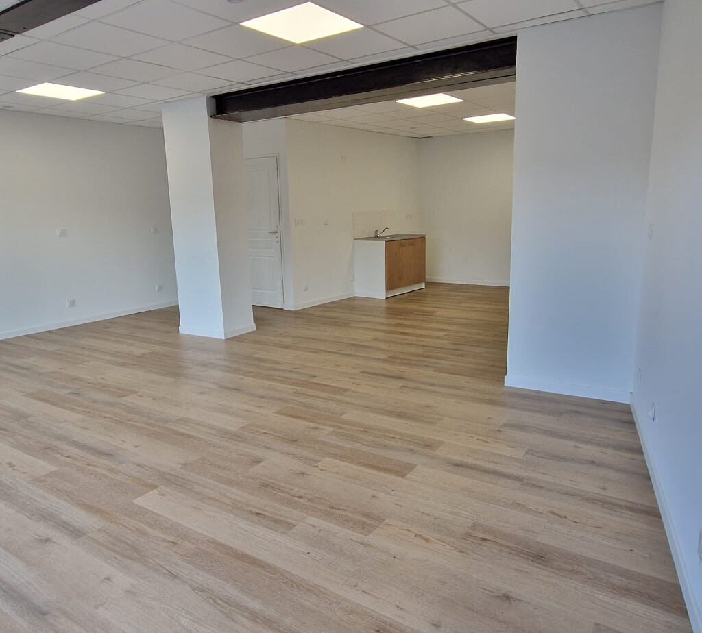 Local commercial / professionnel   60 m2   Emplacement strat
