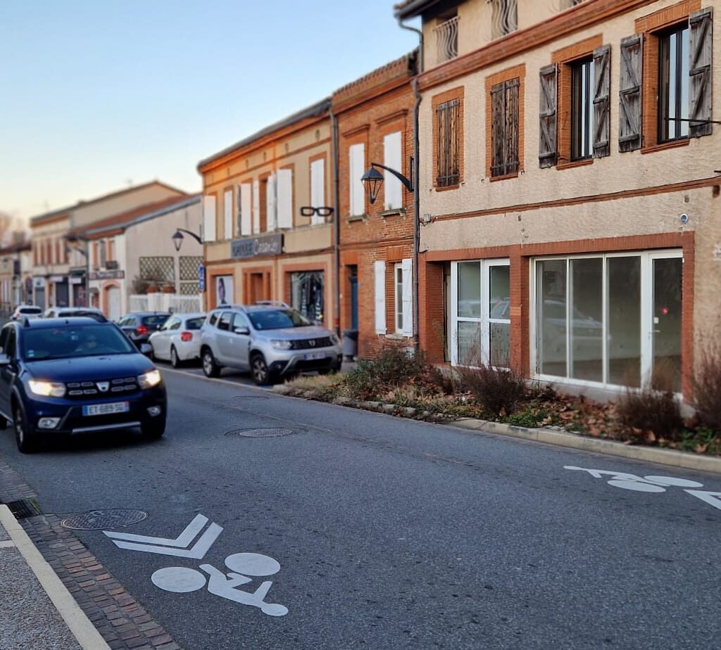 Local commercial / professionnel   60 m2   Emplacement strat