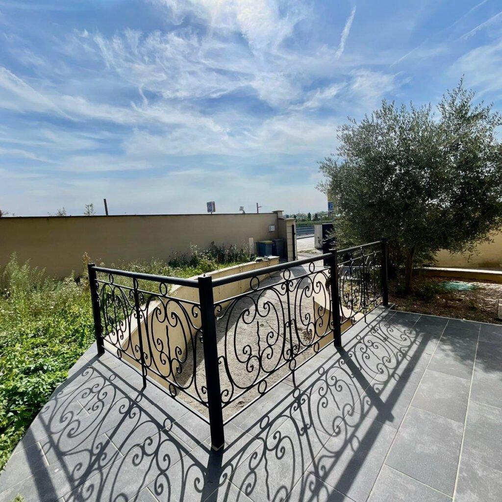 Spacieuse maison familiale avec grand séjour et jardin   Les