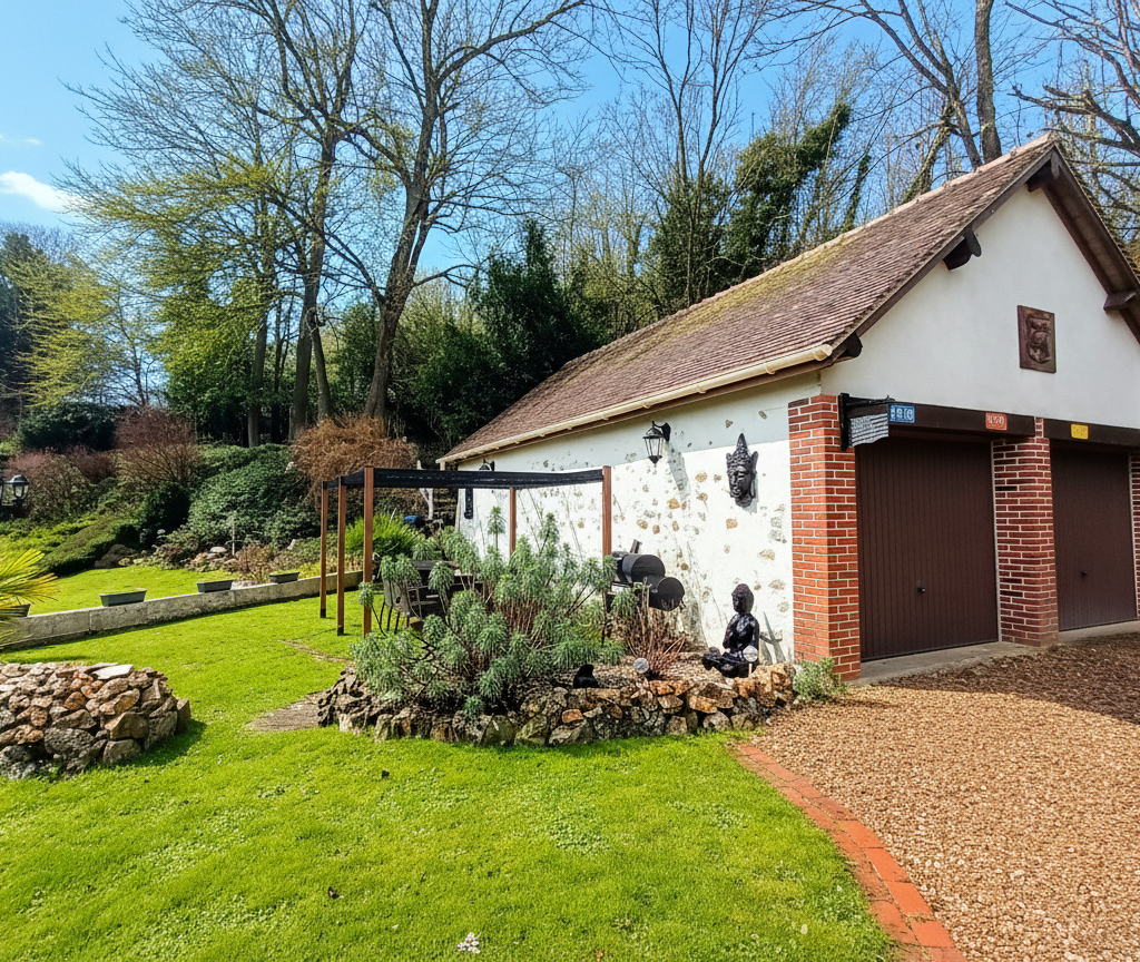 Belle maison familiale type longère avec dépendances.
