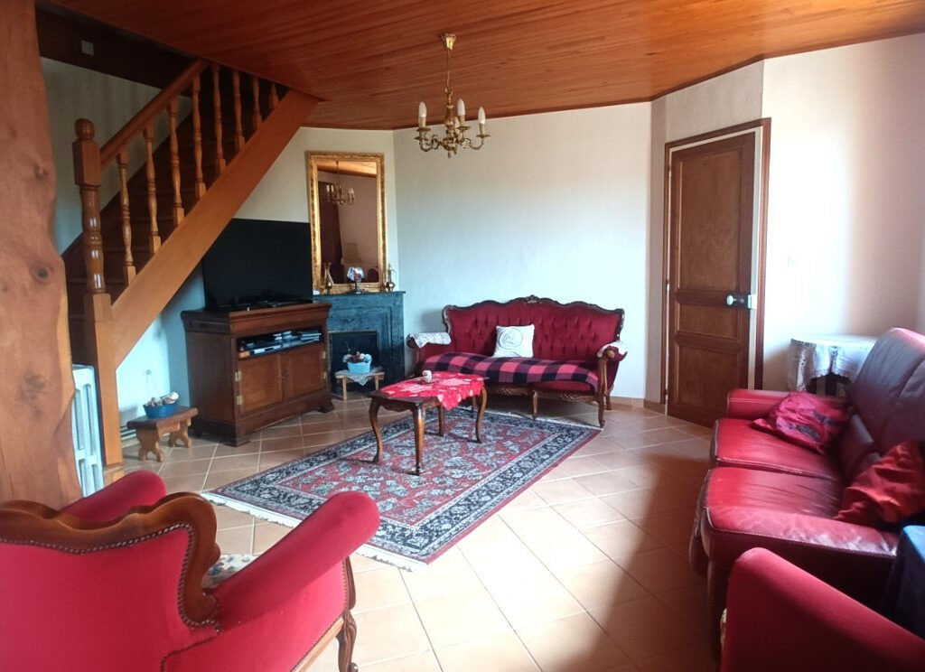 Maison avec grand terrain et très grand hangar Secteur Dreux