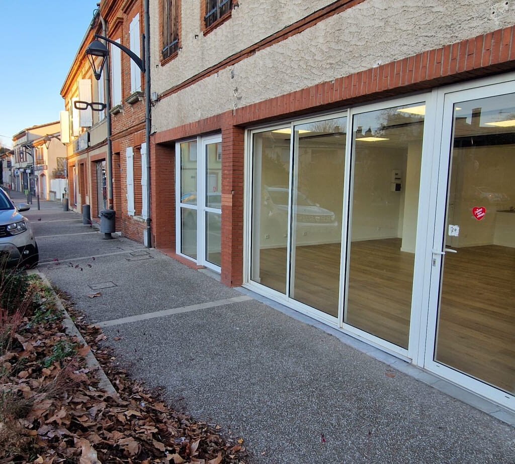 Local commercial / professionnel   60 m2   Emplacement strat