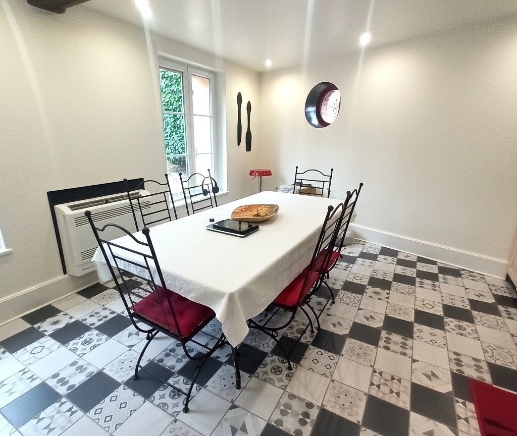 Belle maison familiale type longère avec dépendances.