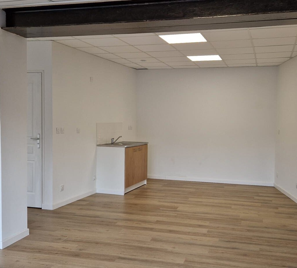 Local commercial / professionnel   60 m2   Emplacement strat