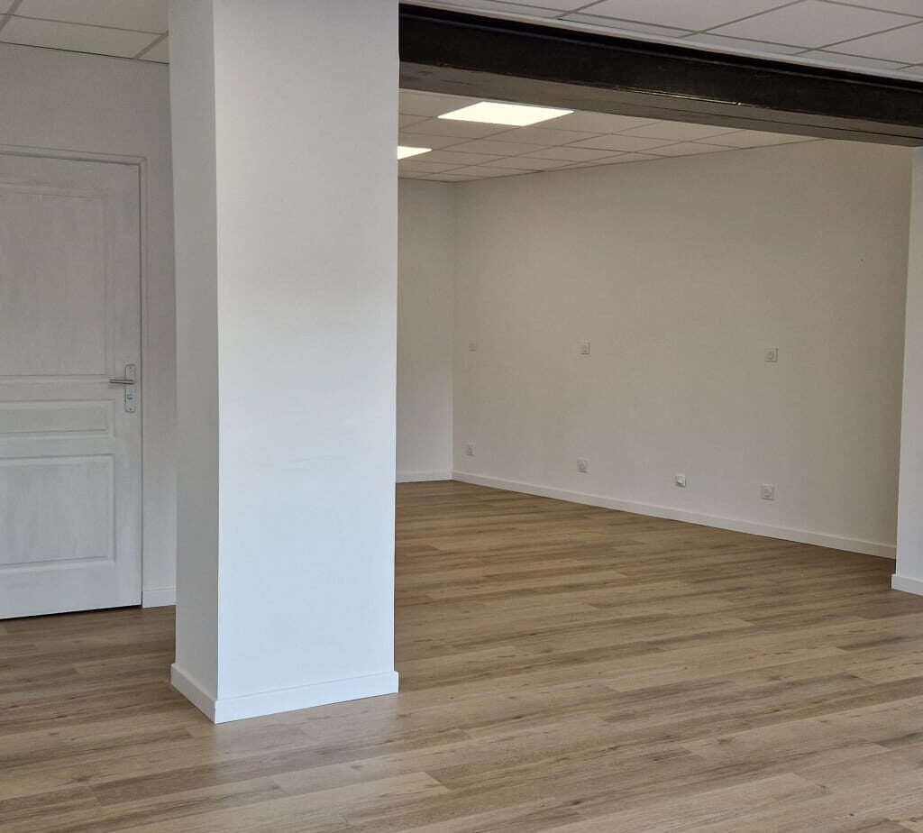Local commercial / professionnel   60 m2   Emplacement strat