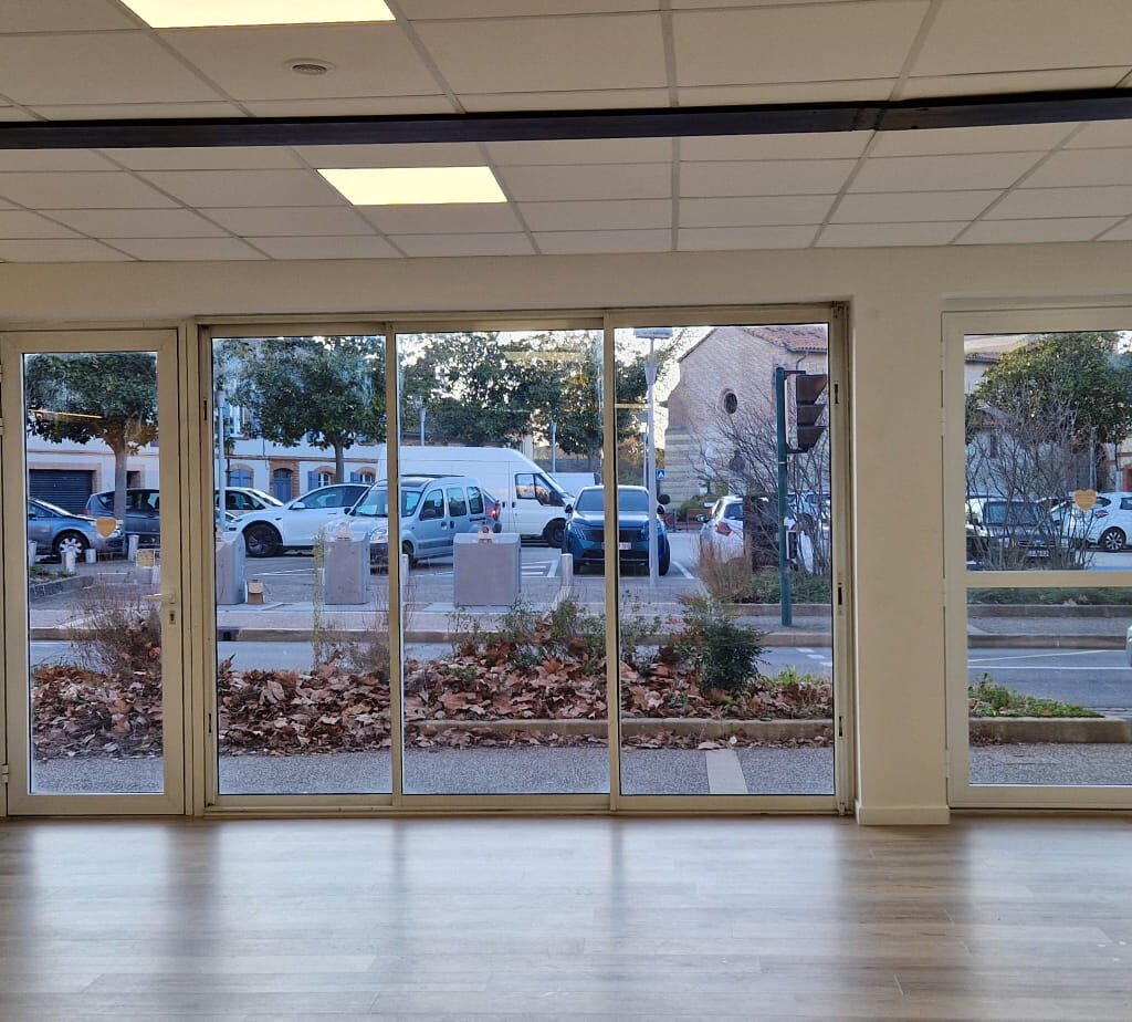 Local commercial / professionnel   60 m2   Emplacement strat