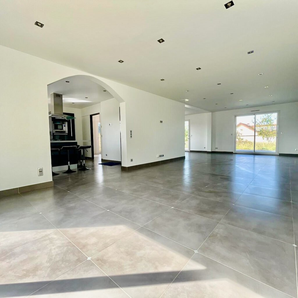 À louer à Plaisir   Maison avec accès immédiat N12 et belle