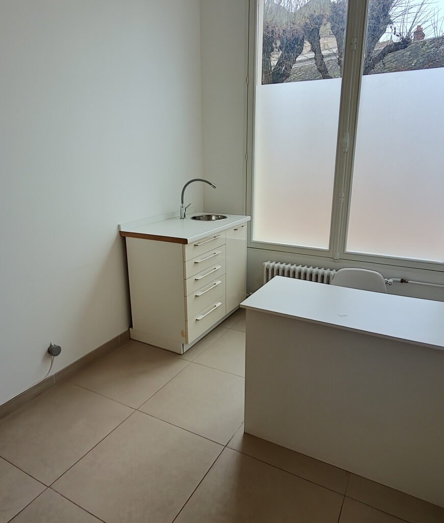 Cabinet médical à louer en maison médicale centre-ville à DR