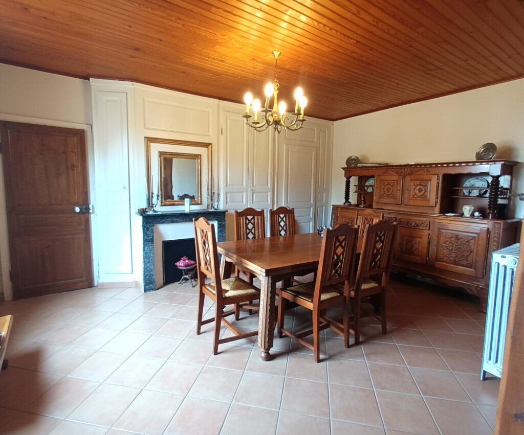 Maison avec grand terrain et très grand hangar Secteur Dreux