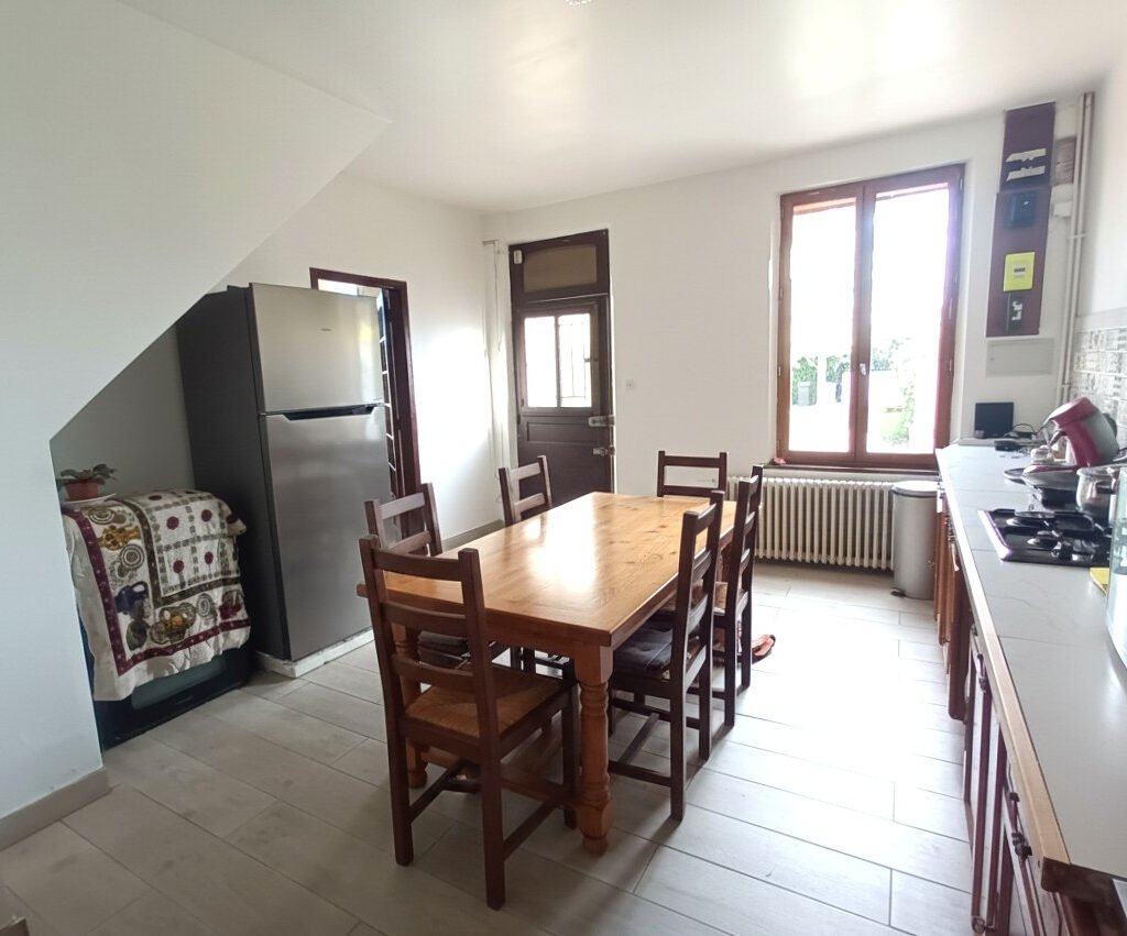 Maison de plain pied proche commerces et accès rapide RN12