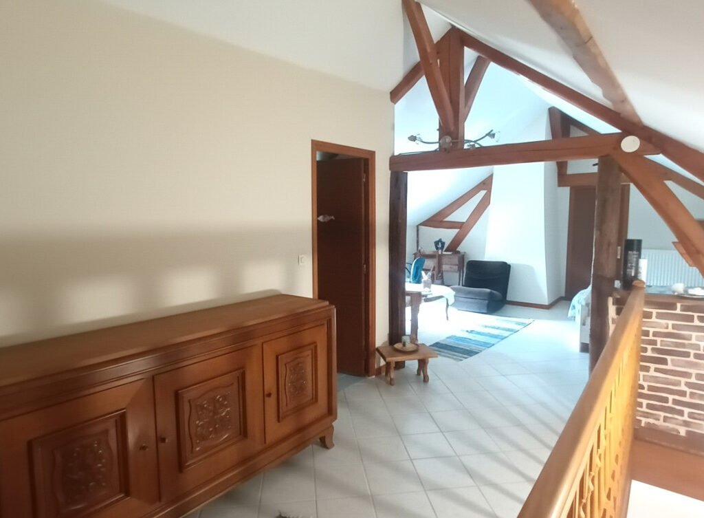 Maison avec grand terrain et très grand hangar Secteur Dreux