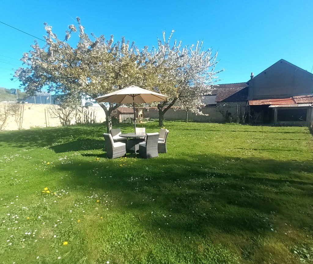 Maison avec grand terrain et très grand hangar Secteur Dreux