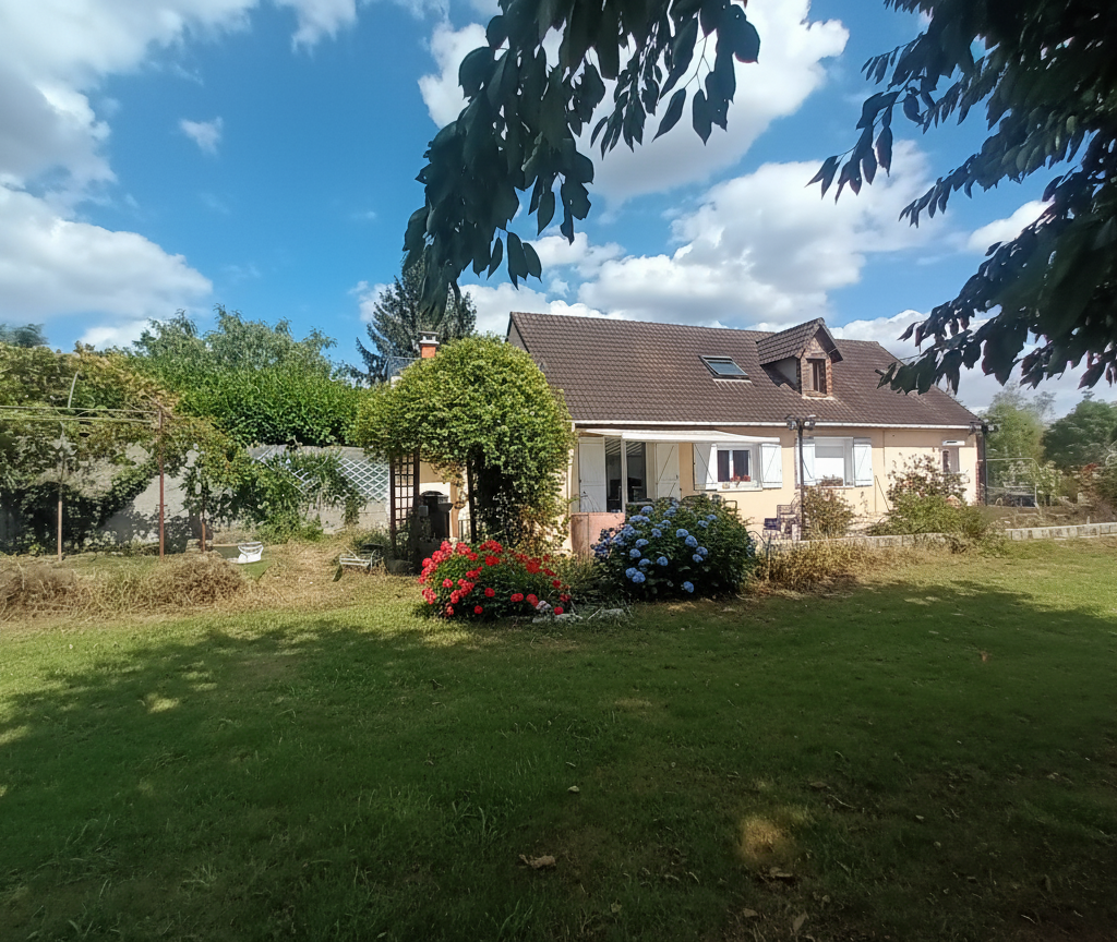 Maison 4/5  chambres À seulement 13 minutes de Dreux   Accès