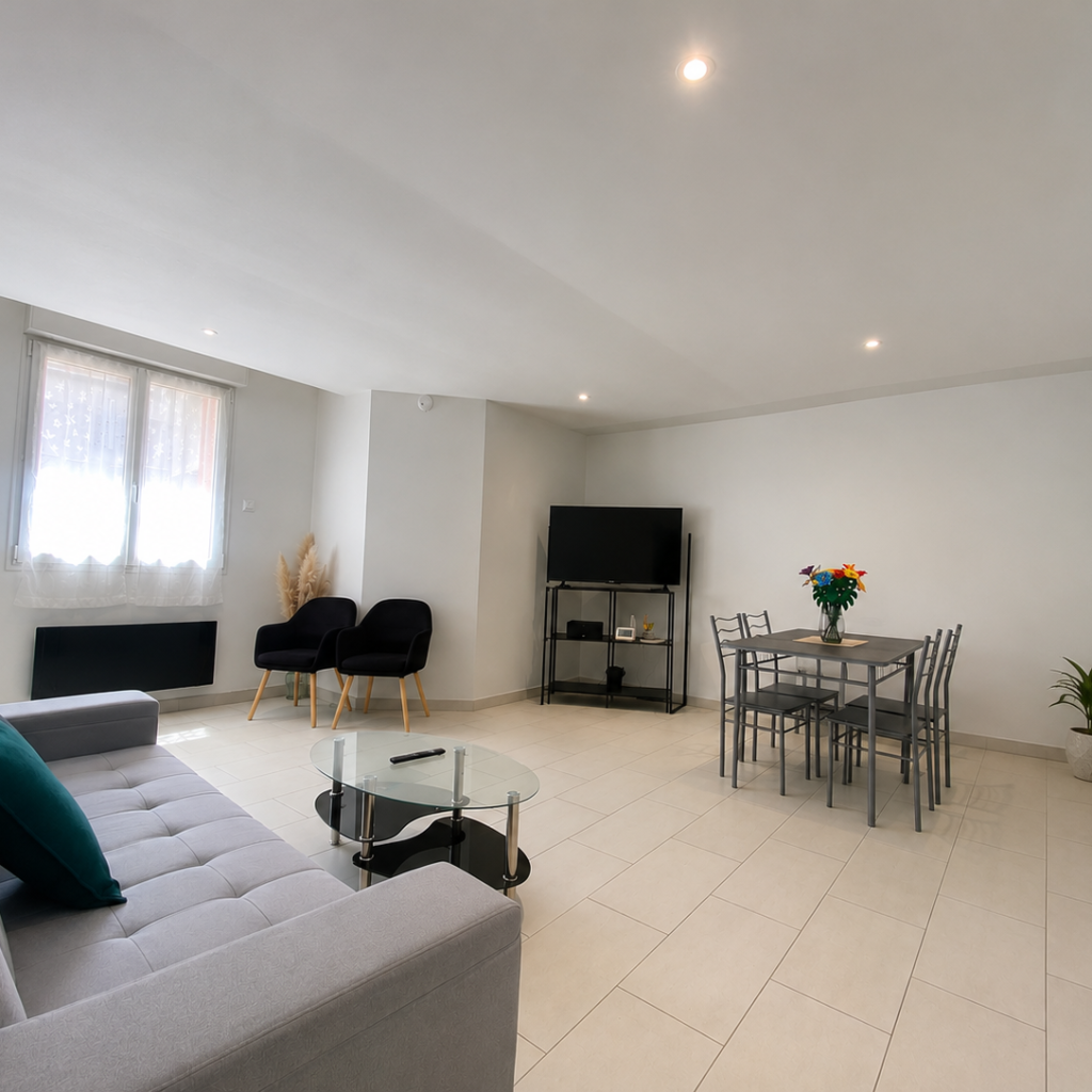 Duplex T3 meublé avec cour et place de parking