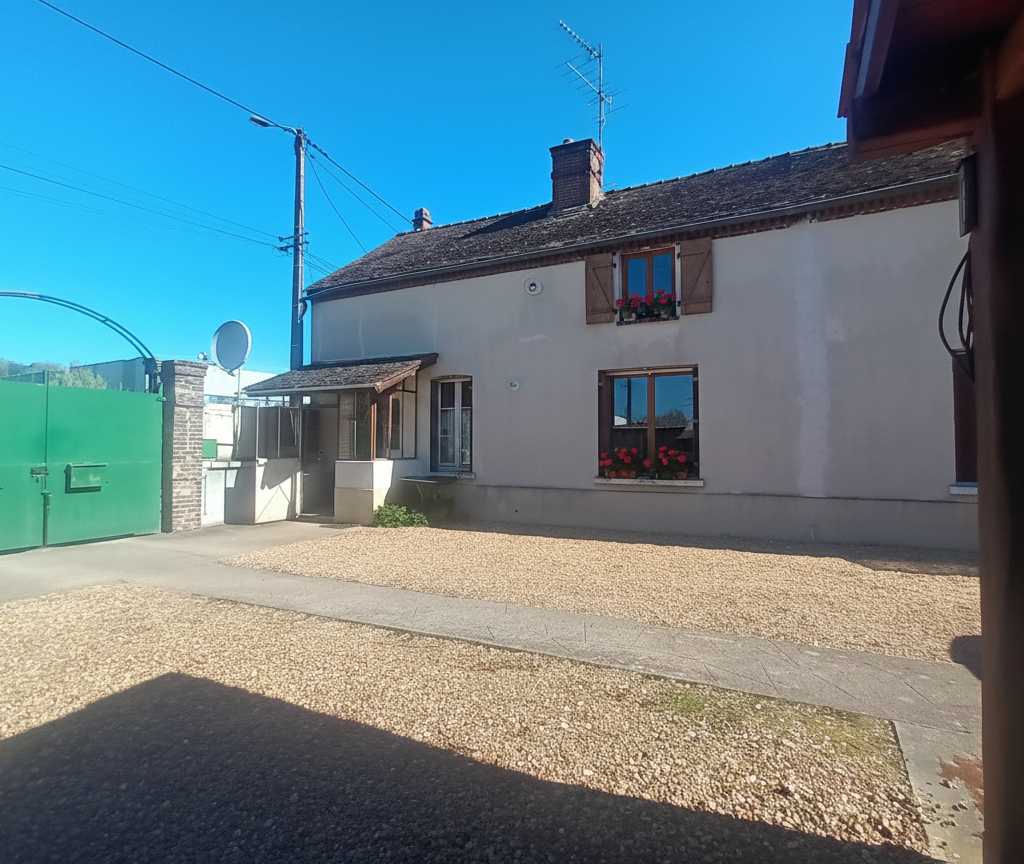 Maison avec grand terrain et très grand hangar Secteur Dreux