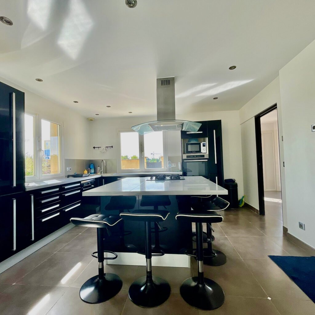 À louer à Plaisir   Maison avec accès immédiat N12 et belle