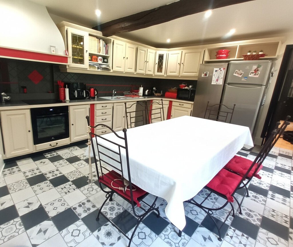 Belle maison familiale type longère avec dépendances.