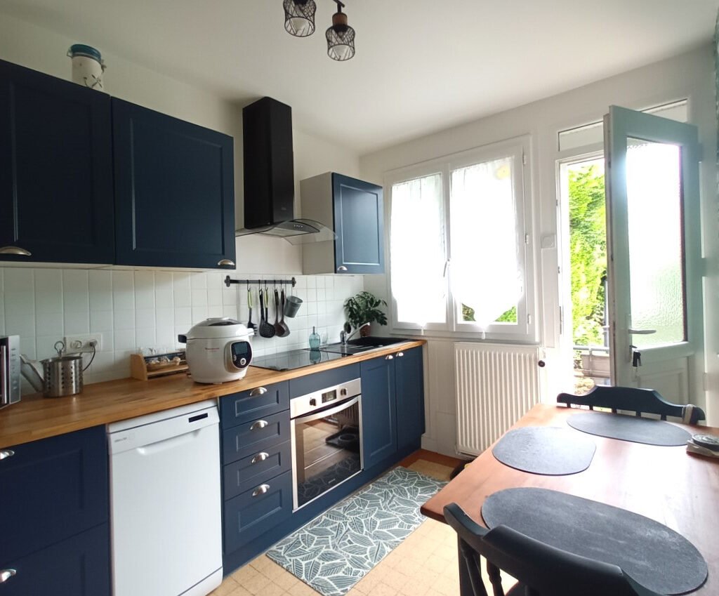 Maison mitoyenne 3 chambres .Accès rapide RN12