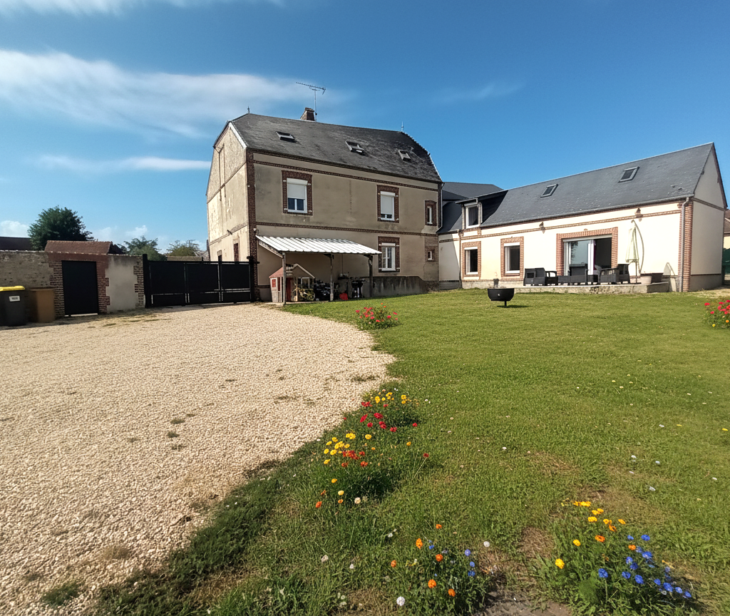 Ensemble immobilier   3 appartements + maison