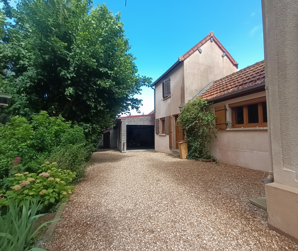 Maison 3 chambres à 8 minutes à pied de la gare de Dreux 28