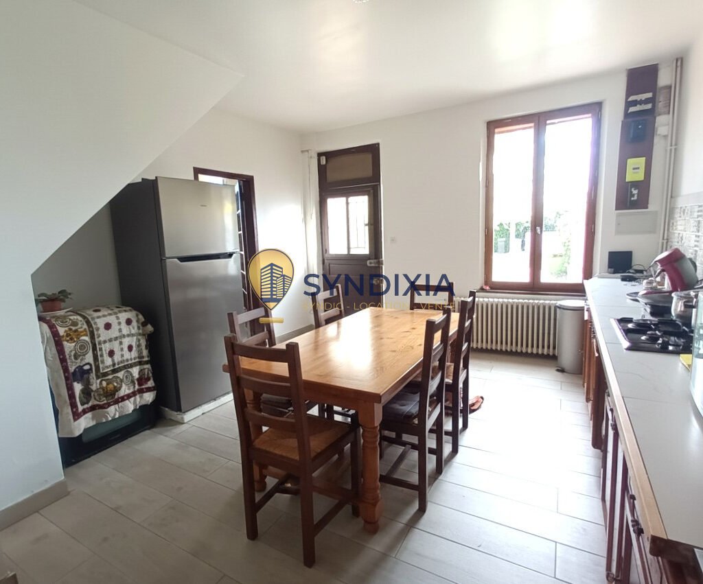 Maison de plain pied proche commerces et accès rapide RN12