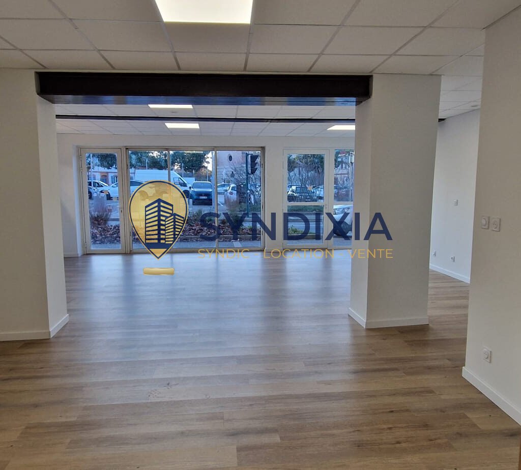 Local commercial / professionnel   60 m2   Emplacement strat