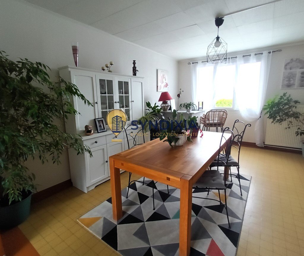 Maison mitoyenne 3 chambres .Accès rapide RN12