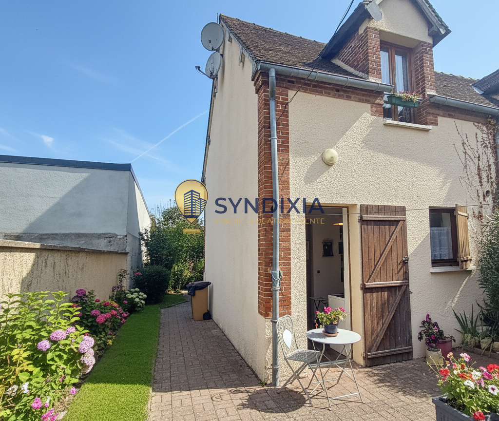Maison mitoyenne centre ville Saint Rémy sur Avre