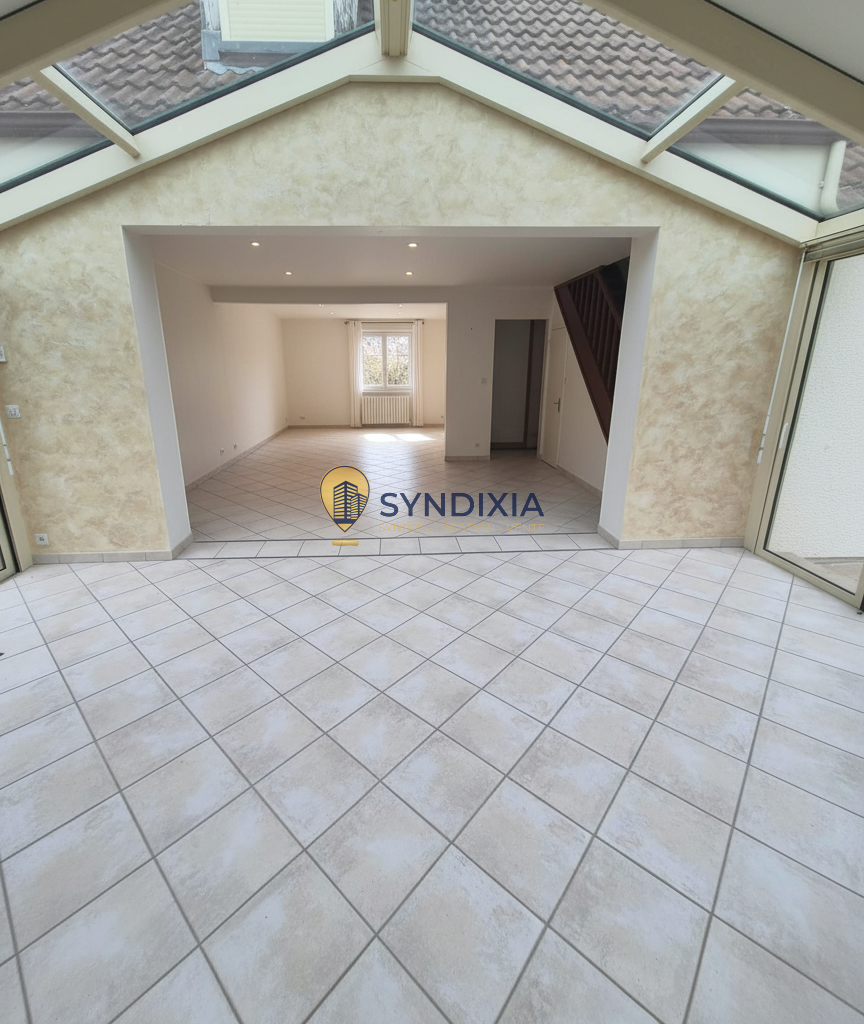 MAISON 109m2, 3 chambres, Sous-sol total et 905m2 de jardin