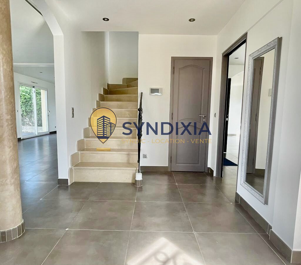 À louer à Plaisir   Maison avec accès immédiat N12 et belle