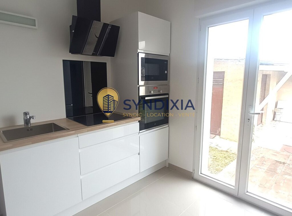 Maison 5 pièces 85 m2 avec dépendance