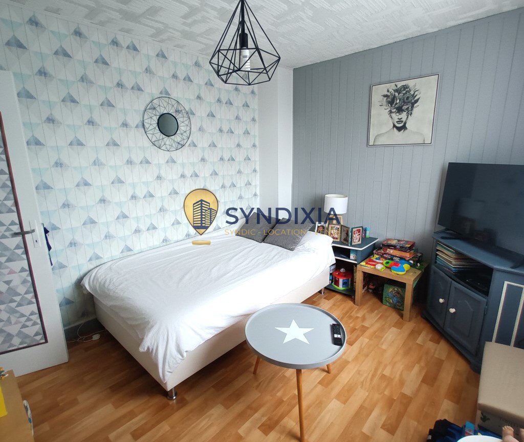 Maison mitoyenne 3 chambres .Accès rapide RN12