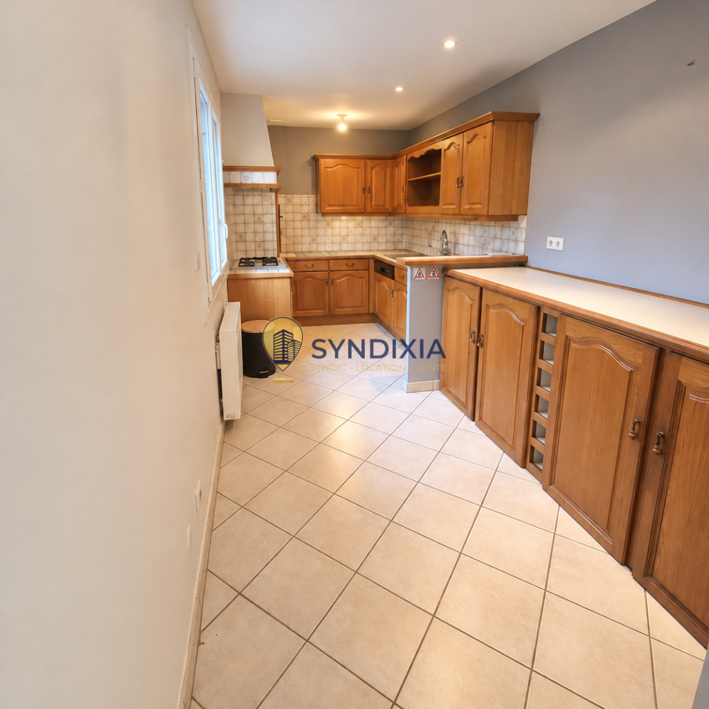 MAISON 109m2, 3 chambres, Sous-sol total et 905m2 de jardin