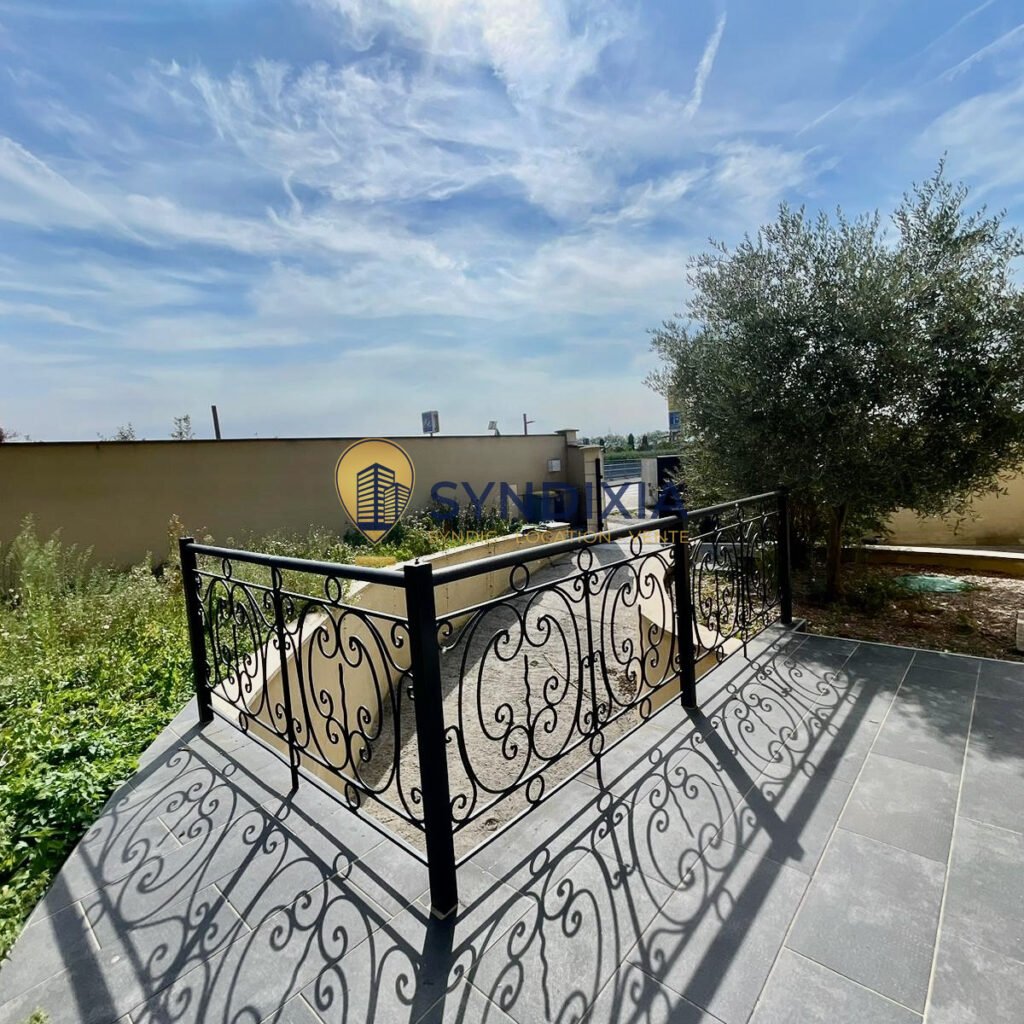 À louer à Plaisir   Maison avec accès immédiat N12 et belle