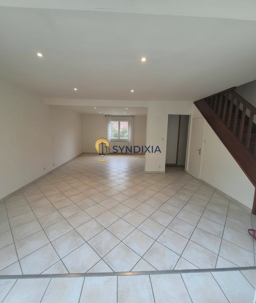 MAISON 109m2, 3 chambres, Sous-sol total et 905m2 de jardin