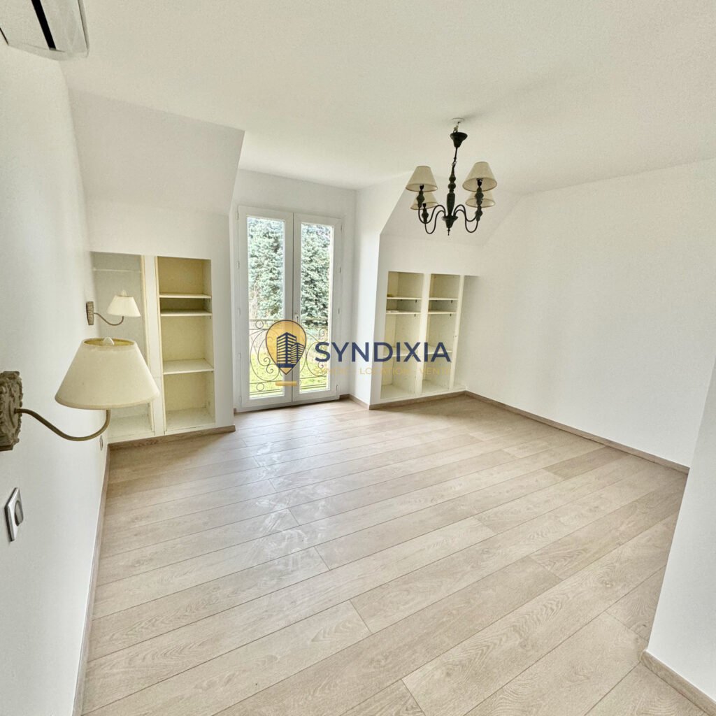 À louer à Plaisir   Maison avec accès immédiat N12 et belle