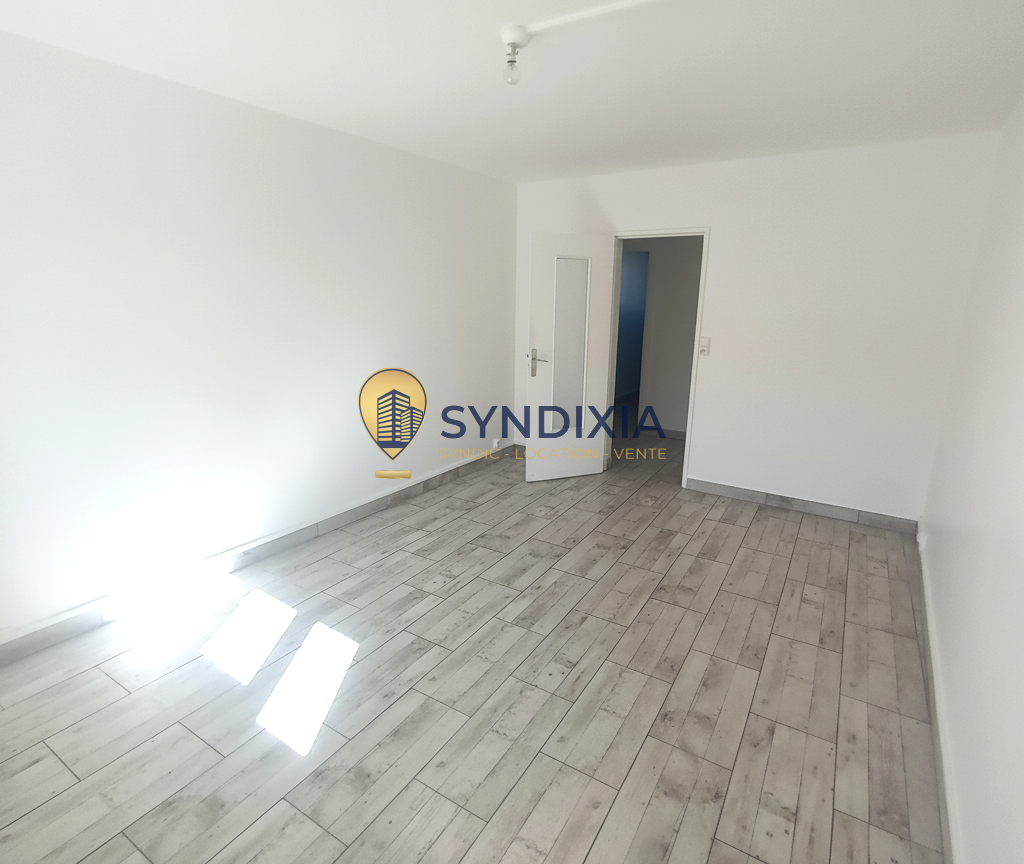 Appartement 3 pièces en RDC entièrement rénové avec garage p