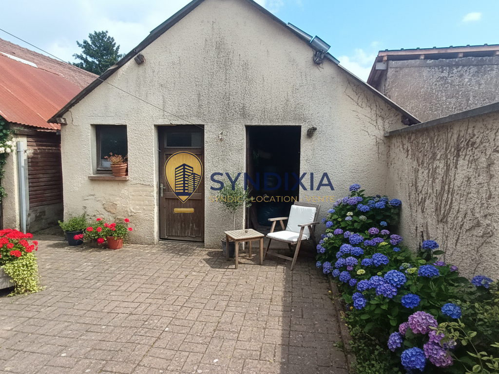 Maison mitoyenne centre ville Saint Rémy sur Avre